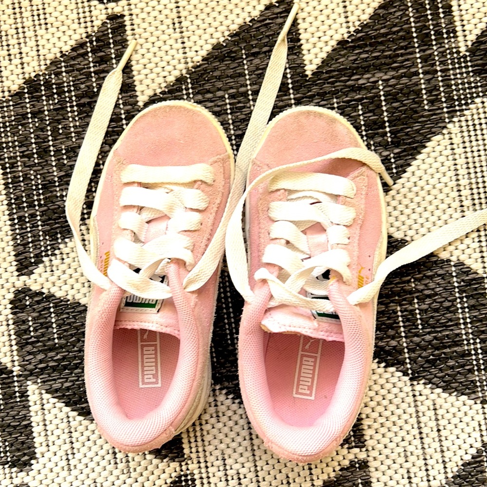 Puma girls size 10 sneakers.  Kids. Pre-owned